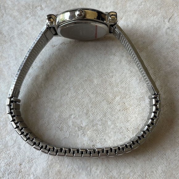 Silver Tone Advance Ladies watch - Silver Face & Stretch Band - New Battery - - Picture 3 of 4